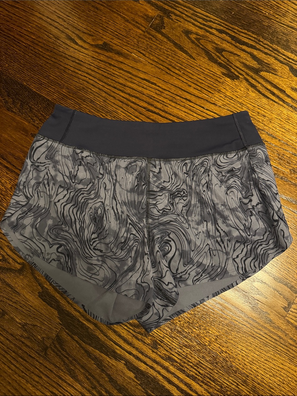 Athleta Women’s Navy Run With It Printed 3.5” Shorts
